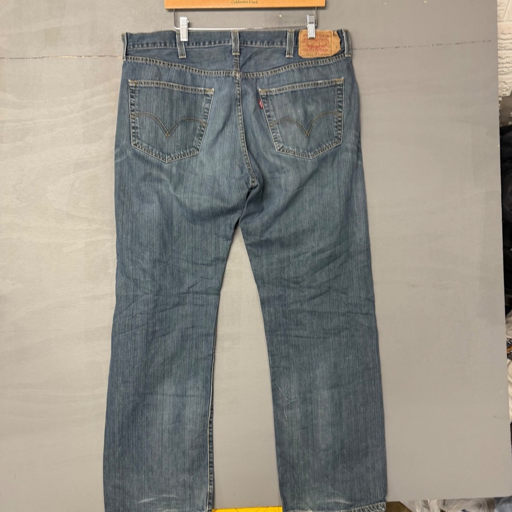 Levis 501 Original Straight Fit Mens Jeans Medium Wash Blue 40x32 Button Fly - Picture 2 of 6
